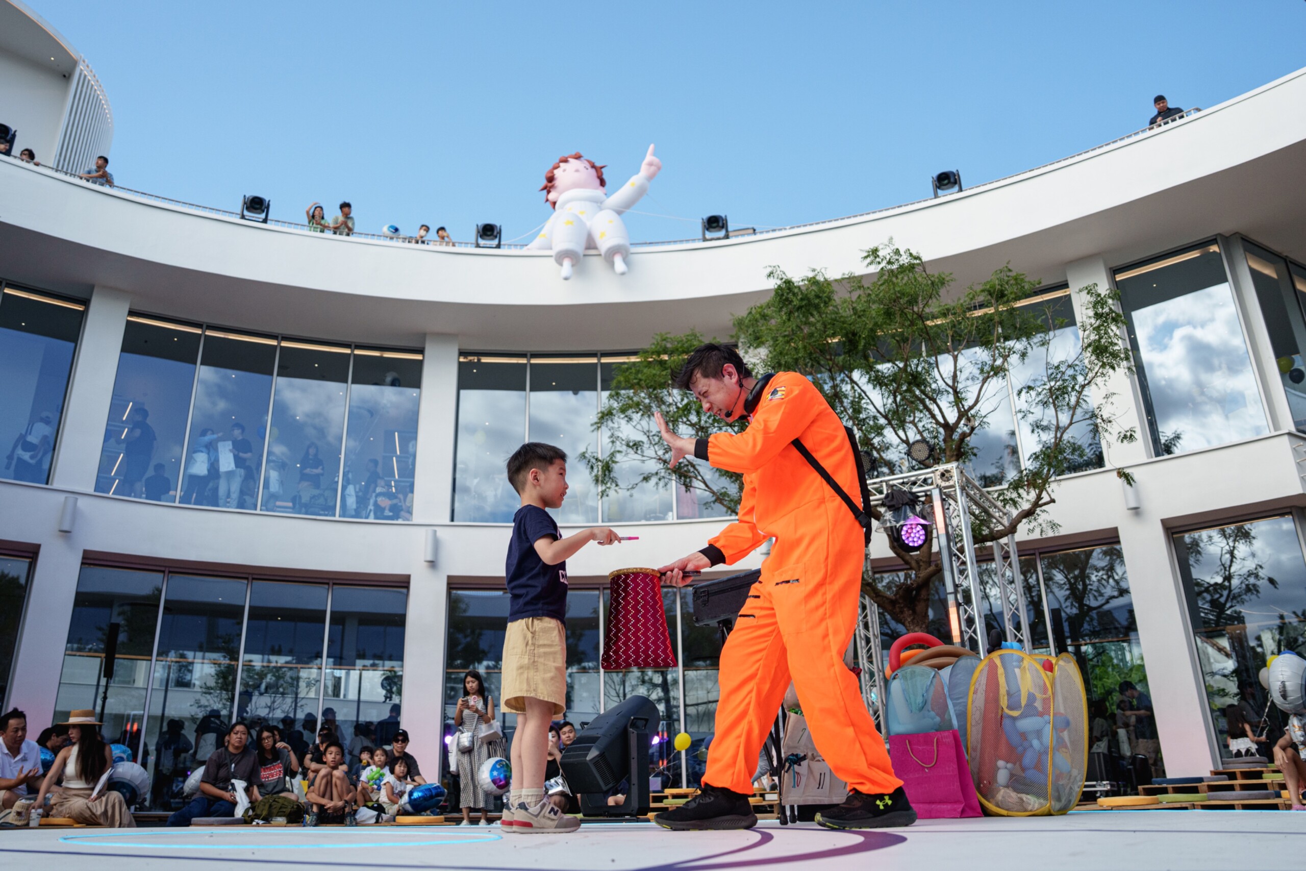 DEZU-SPACE-universe-landing-party-touch-20