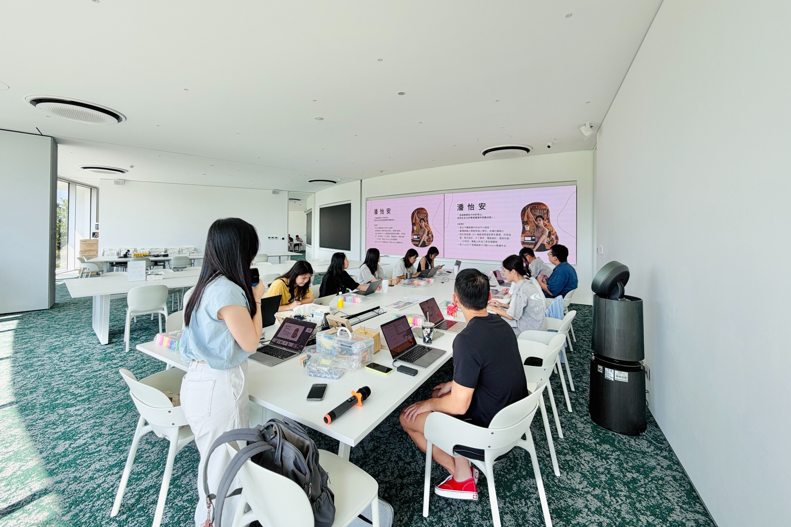 DEZU-SPACE-curiosity-academy-2