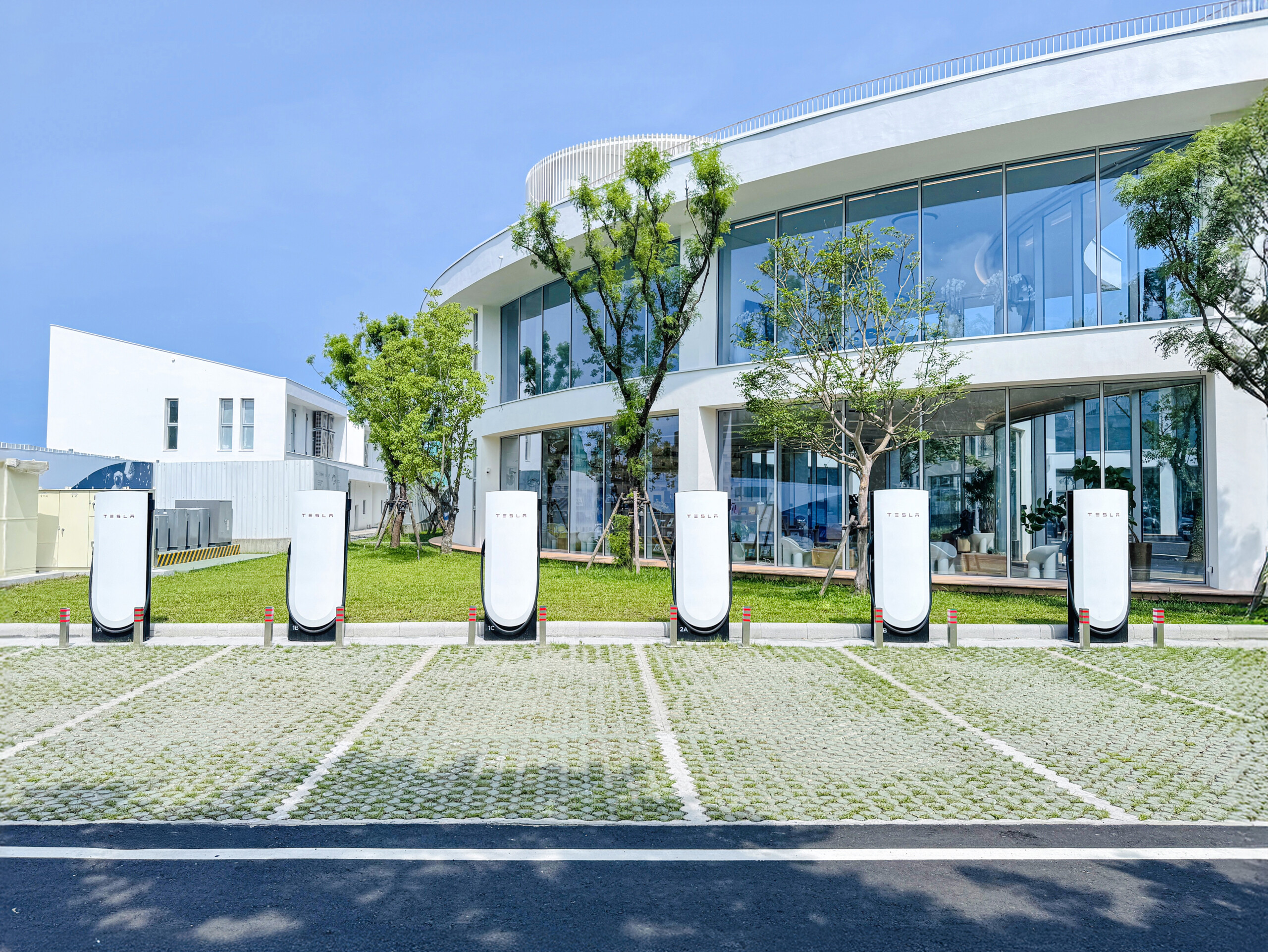 特斯拉超充站_071210