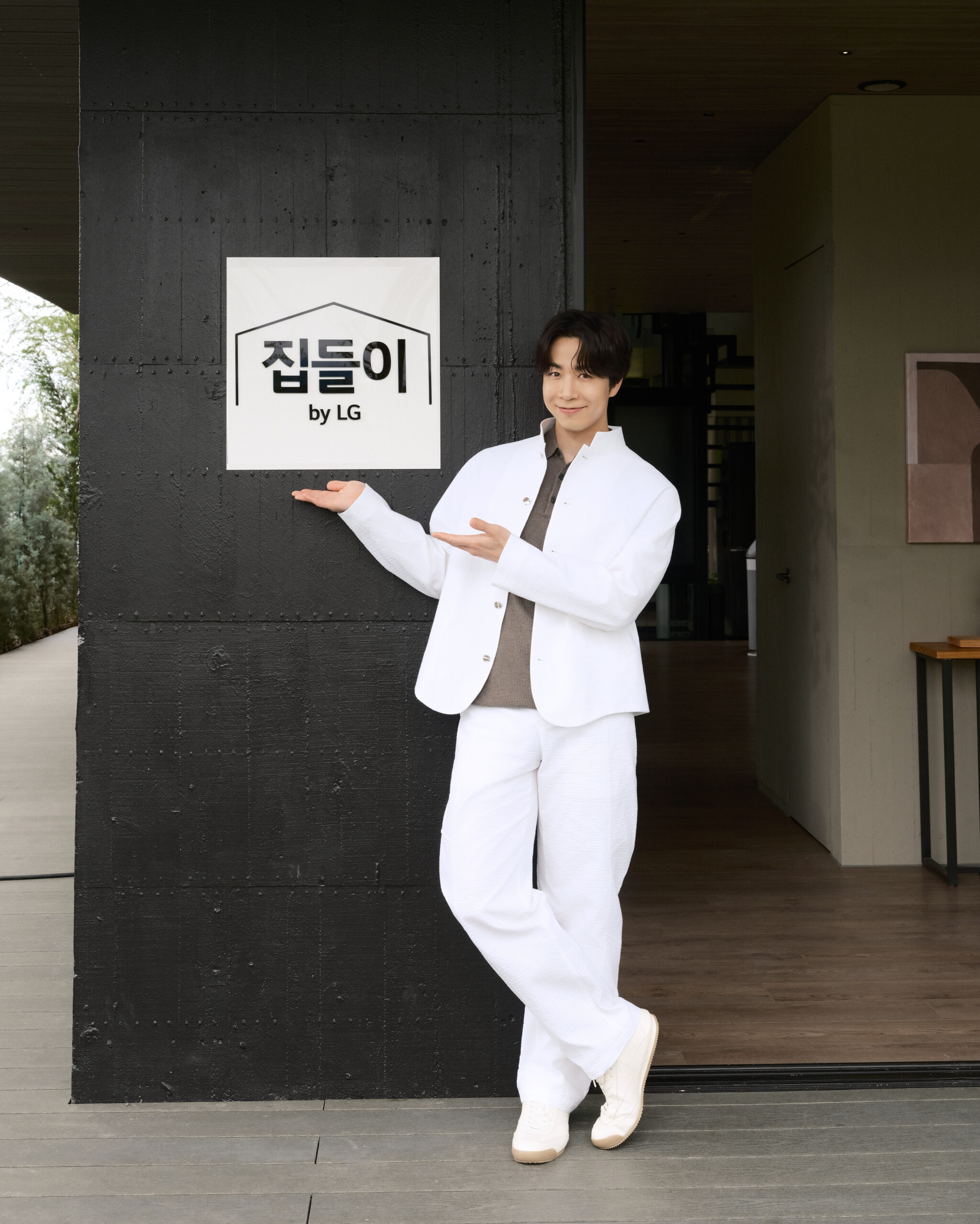 從韓國 집들이 (Housewarming)文化出發,LG 攜手米其林主廚孫鍾元在台灣打造韓式生活提案。